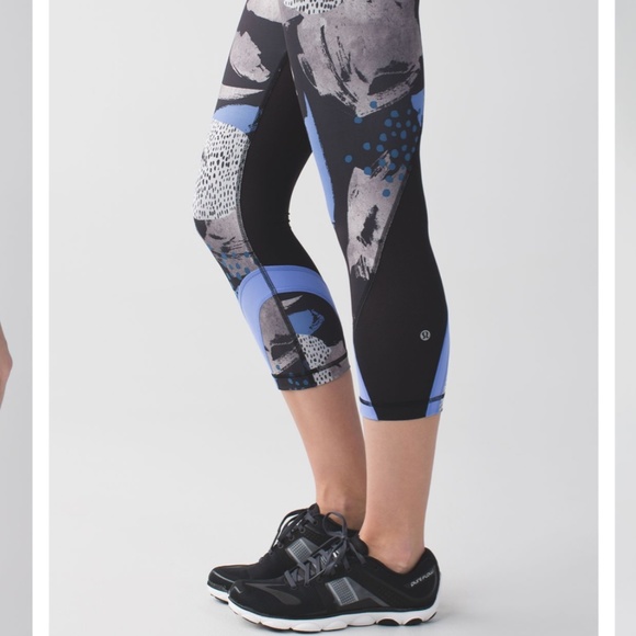 Lululemon Run Inspire Crop II - Picture 3 of 13